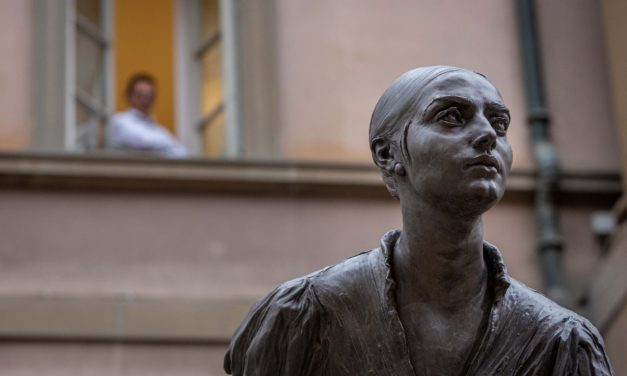 La statua di Cristina Trivulzio di Belgiojoso a Milano