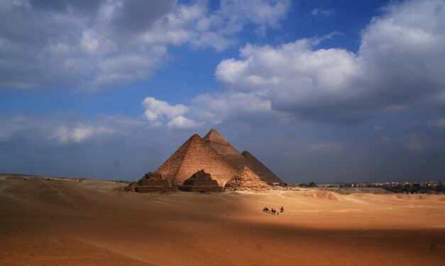 La piramide di Cheope una meraviglia senza tempo